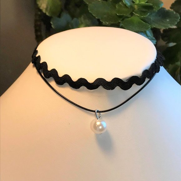 Girls Choker Necklace - Picture 4 of 4
